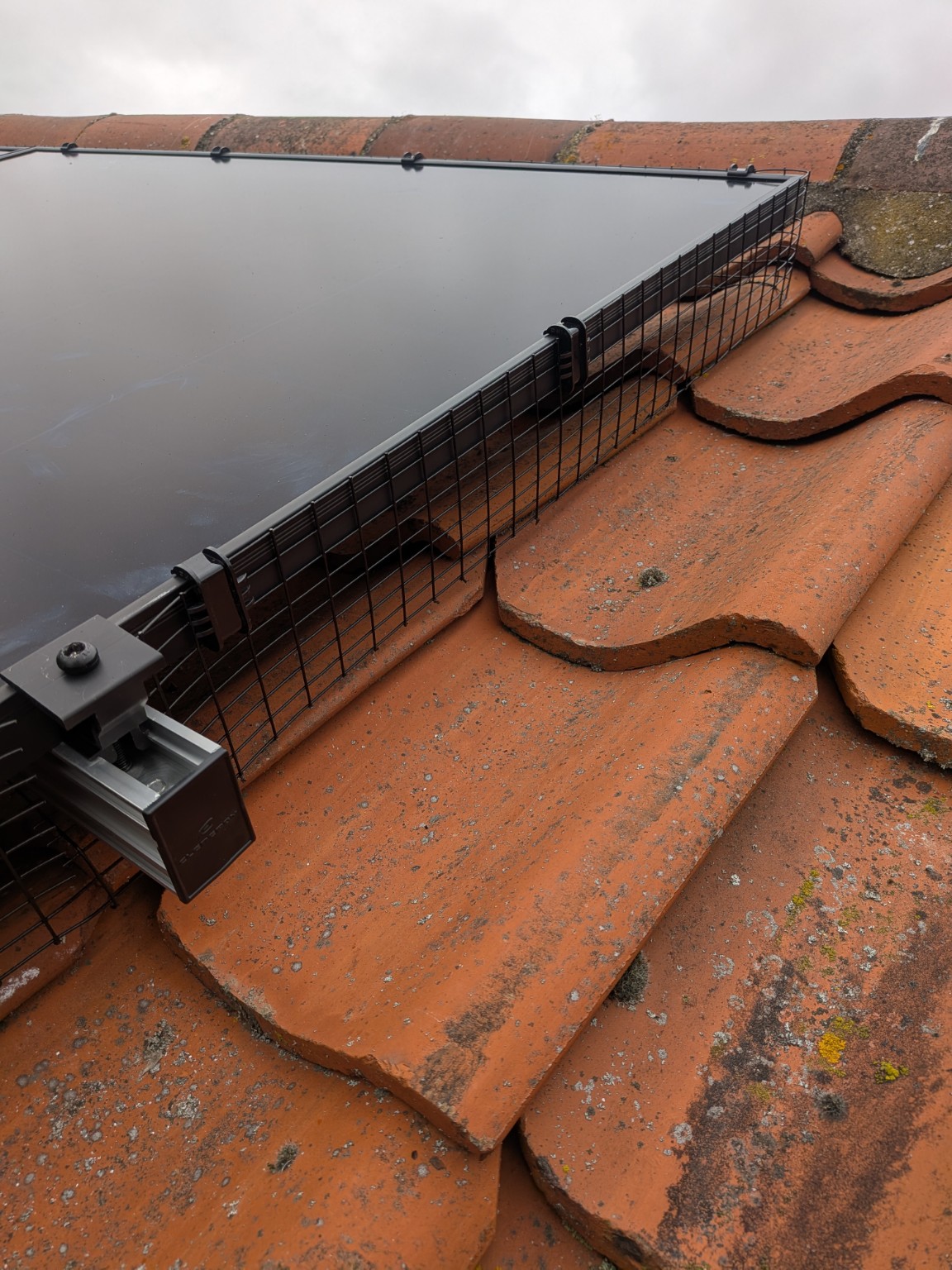 Panel mounting & bird protection