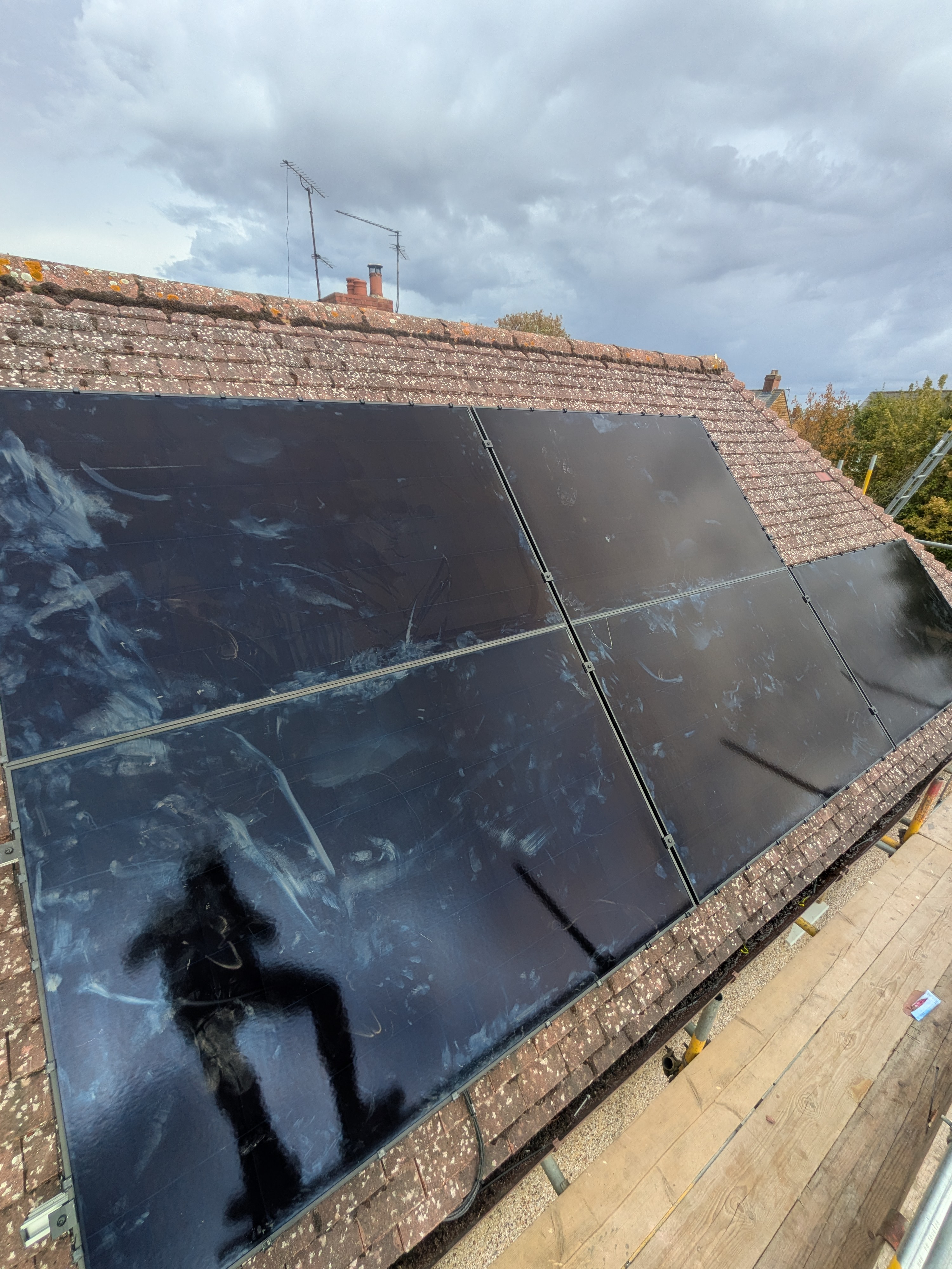 Roof-mounted PV installation